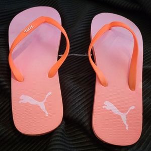 NWOT -PUMA - Adult Women Coral / White Ladies Sport Thong Flip Flop Sandals